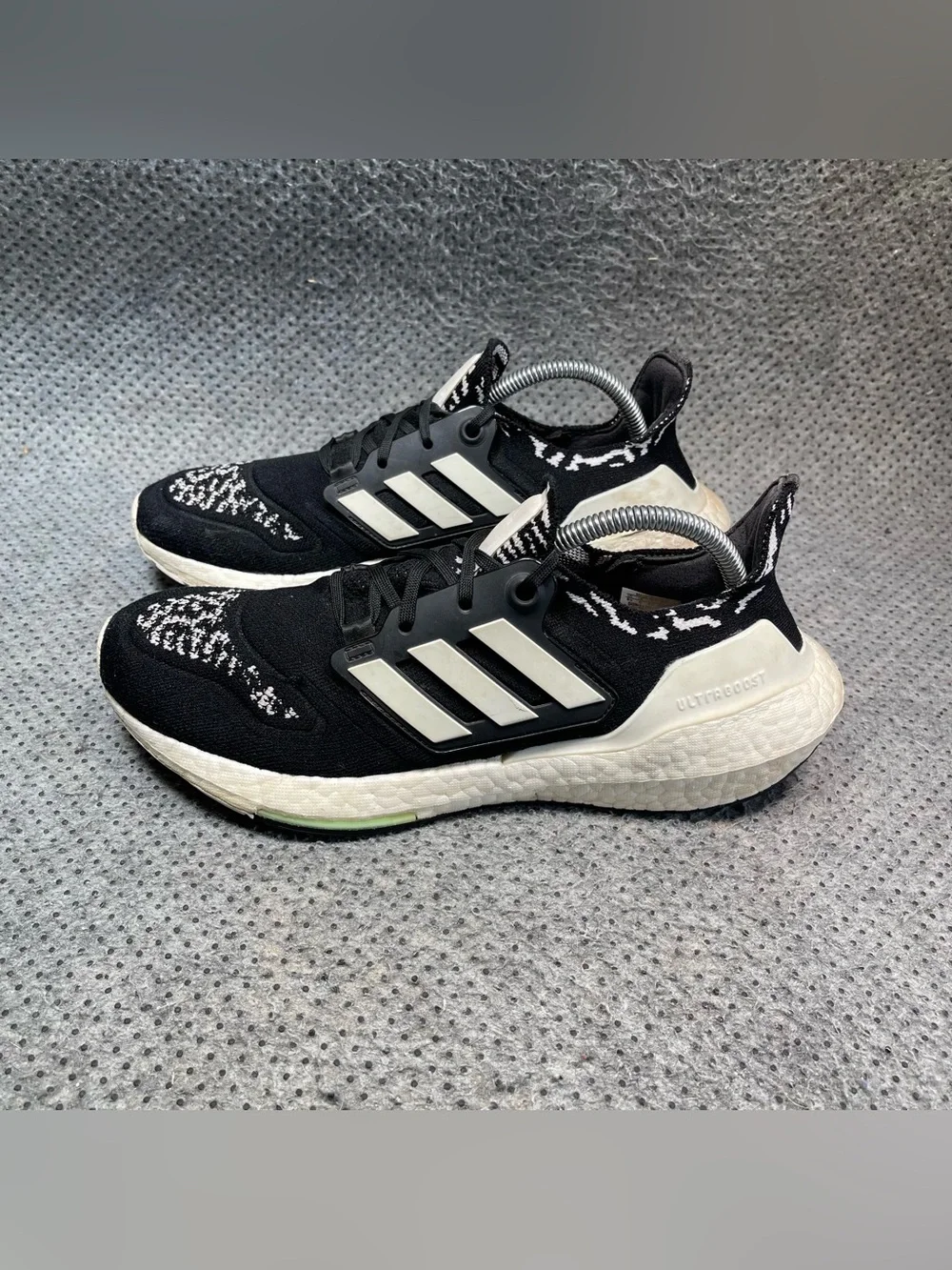 Adidas Ultraboost 22 Black White Running Shoes Size 9.5 Women’s